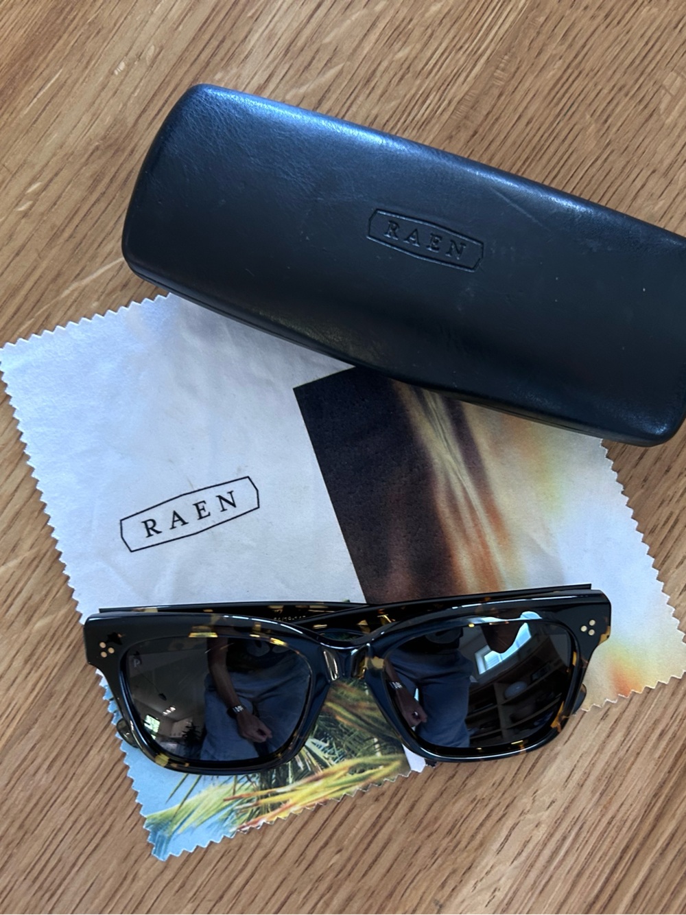 Raen Breya sunglasses with case and cleaning cloth- perfect condition